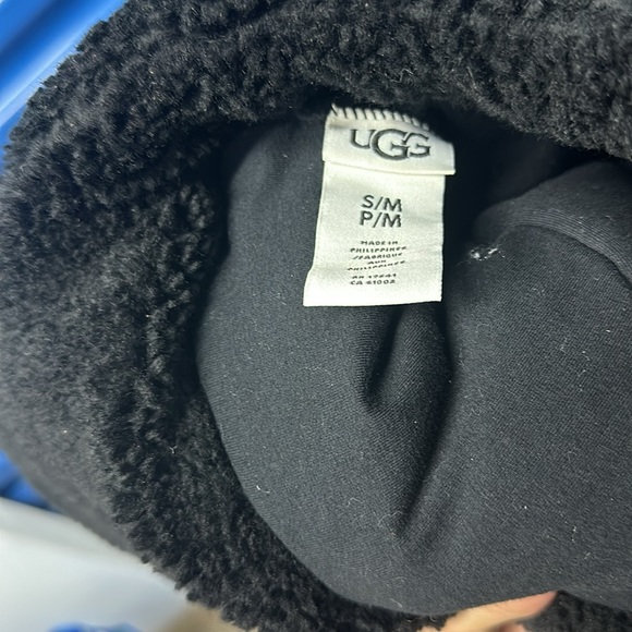 Ugg Sherpa Puff Trapper Hat Faux Fur Lined Black Logo S/M - Picture 6 of 6